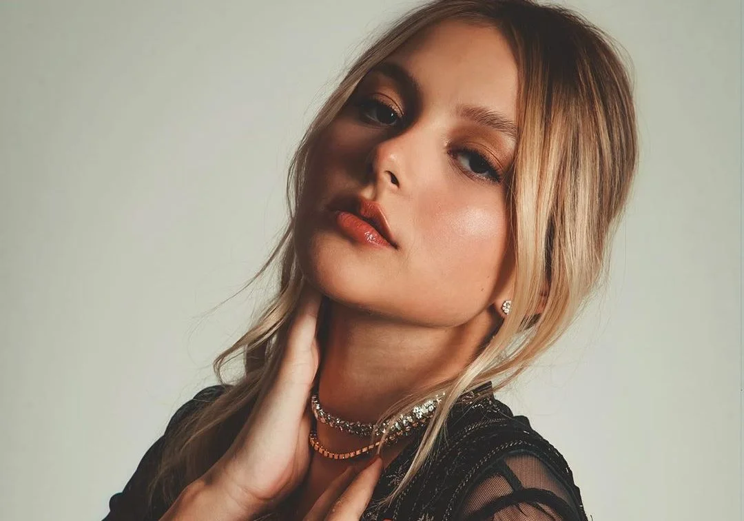 ‘E Agora?’: Laura Schadeck fala sobre fim de um relacionamento em sua nova música. Confira o clipe