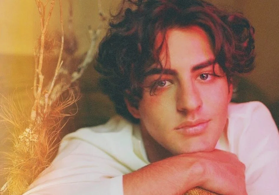 Com vibe vintage e bem romântica, Lucas Pretti lança ‘Gosto de Você’!