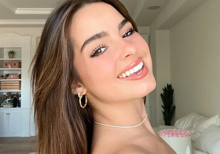 Addison Rae conta tudo sobre seu primeiro beijo: “Foi tão estranho”
