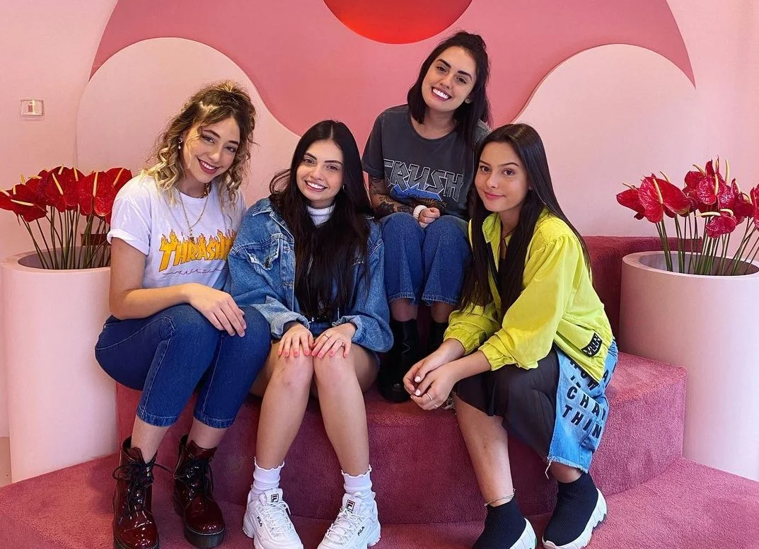 Carol & Vitória colocam Juju Franco e Nicole Louise pra cantar e entregam mashup poderoso de Manu Gavassi