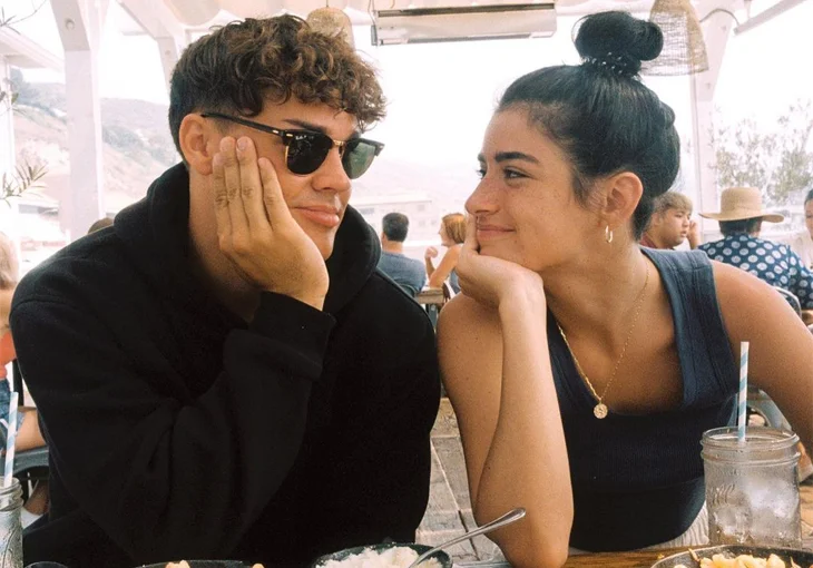 Dixie D’Amelio dizendo que ama o Noah Beck é a coisa mais fofa que você vai ver hoje!