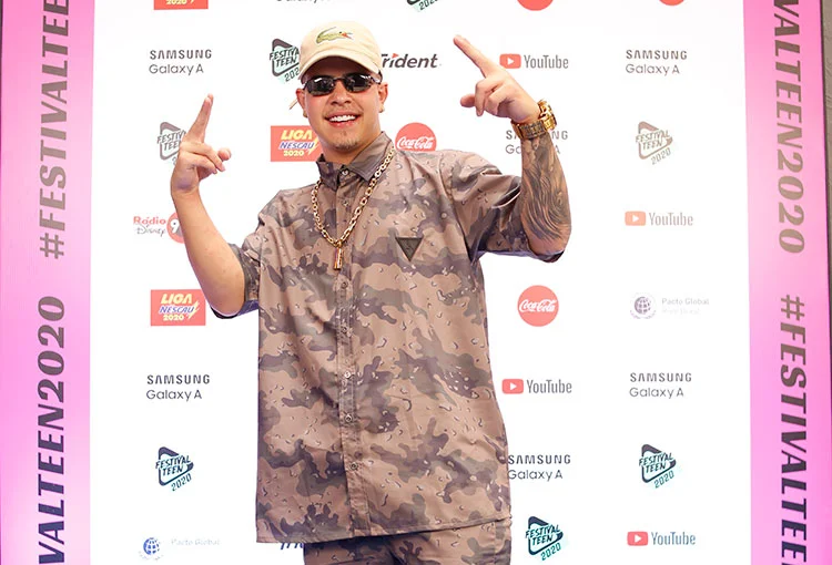 Jottapê representa o funk e faz todo mundo levantar do sofá de casa