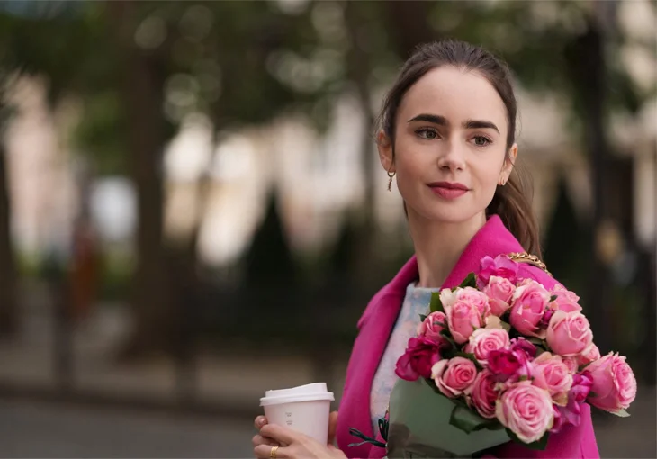 Inspirado em ‘Emily Em Paris’, Lily Collins faz tutorial de make perfeita para o dia a dia!