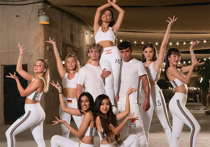 Com imagens do Líbano e fotos da infância, Nour faz sua estreia no Now United com o clipe de ‘Habibi’