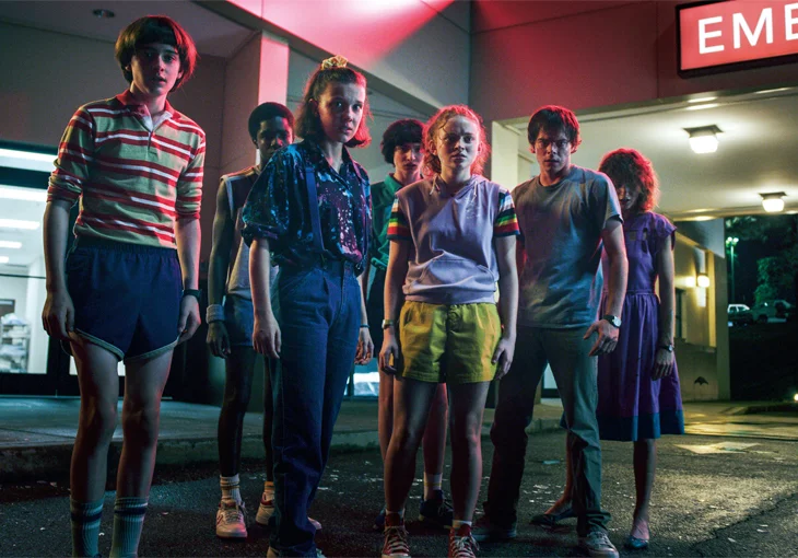Elenco de ‘Stranger Things’ é flagrado gravando a nova temporada ao lado de nova atriz misteriosa
