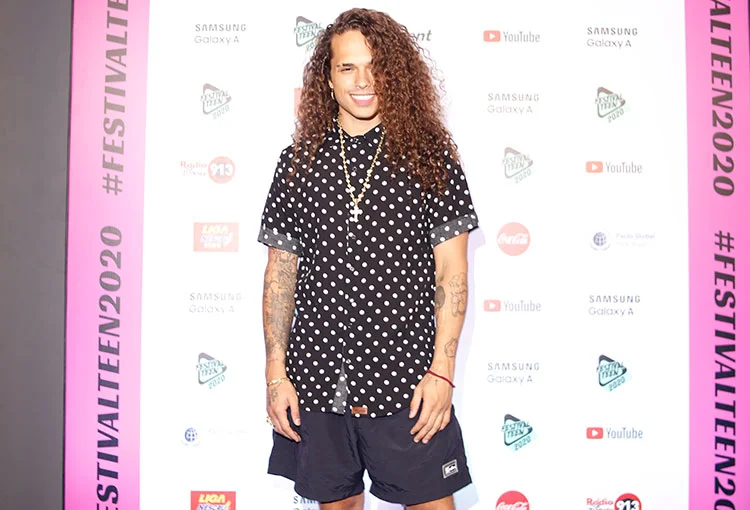 Vitão canta Califórnia pela primeira vez ao vivo. Confira como foi o show