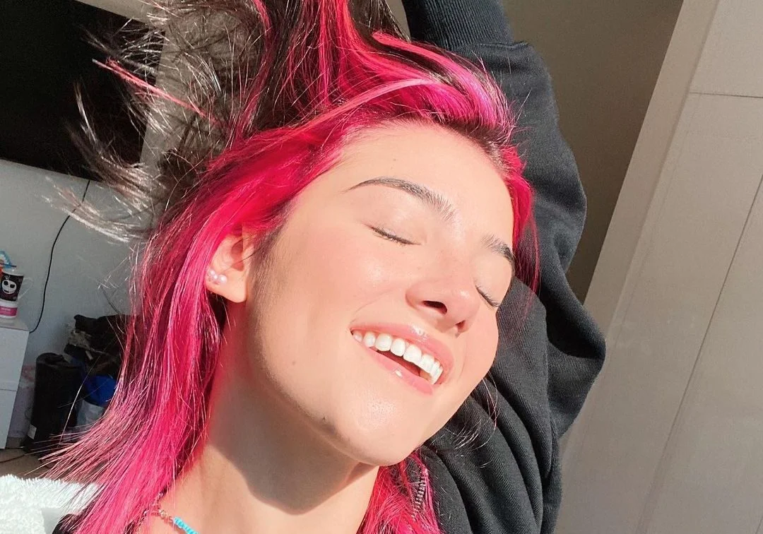 Charli D’Amelio desabafa sobre comentários maldosos e diz “eles tem medo de uma mulher confiante”!