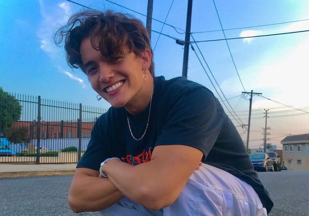 Noah Urrea stalkeando Any Gabrielly? O boy confessou que já fez isso!