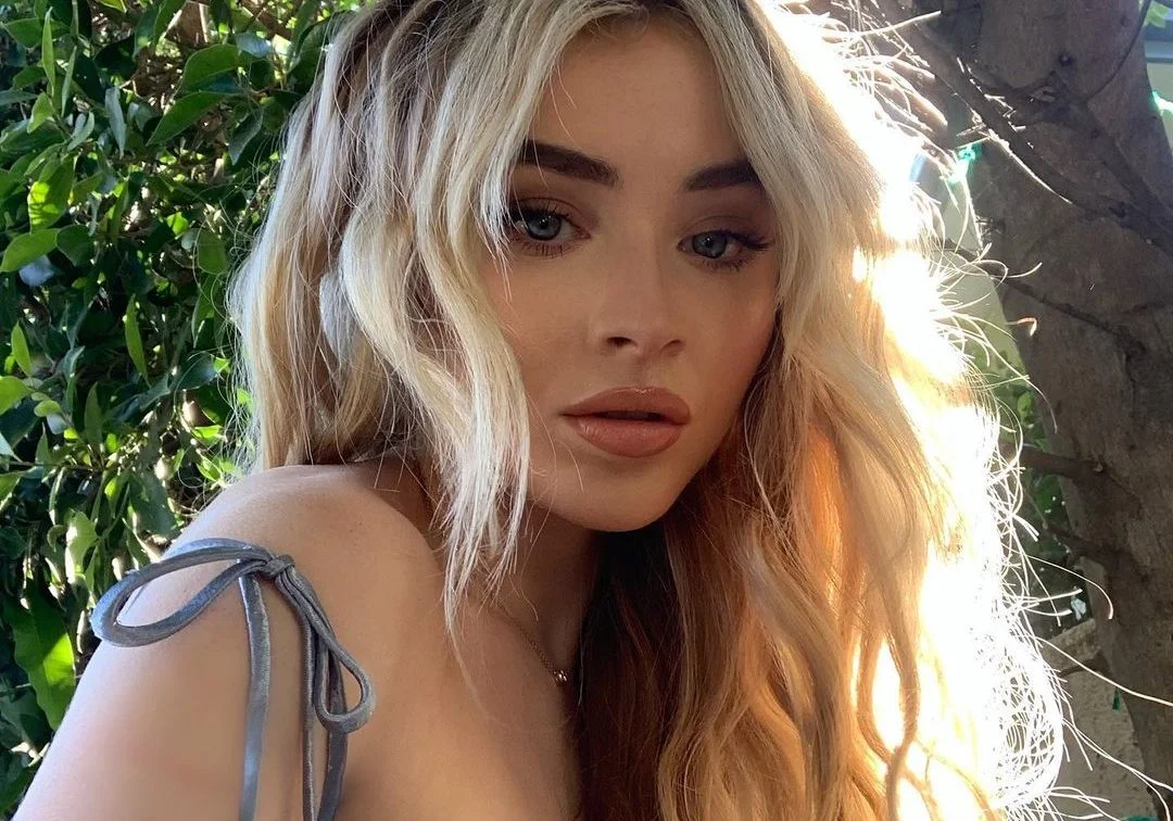 Sabrina Carpenter revela tradição familiar estranha que seus namorados precisaram passar!