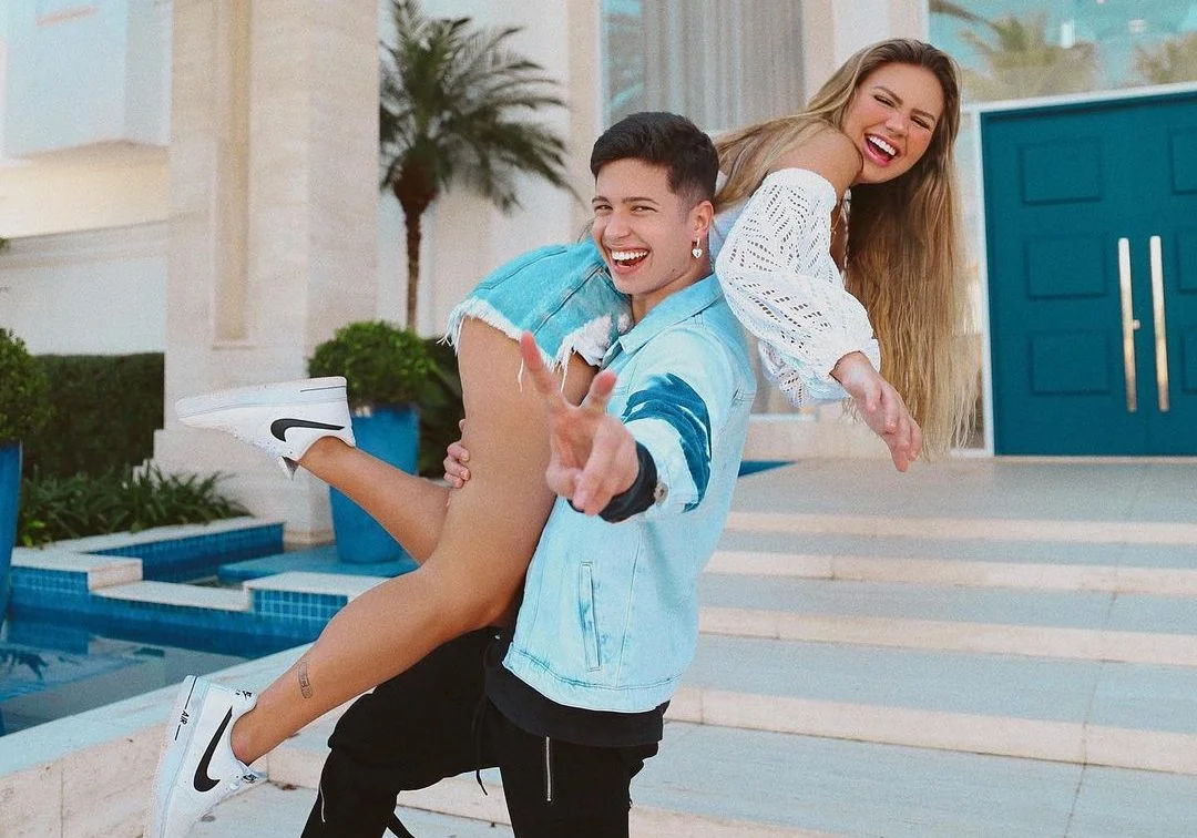 Mais que amigos, friends: Vivi e Pietro são convidados para estrear o novo quadro do FTTV!