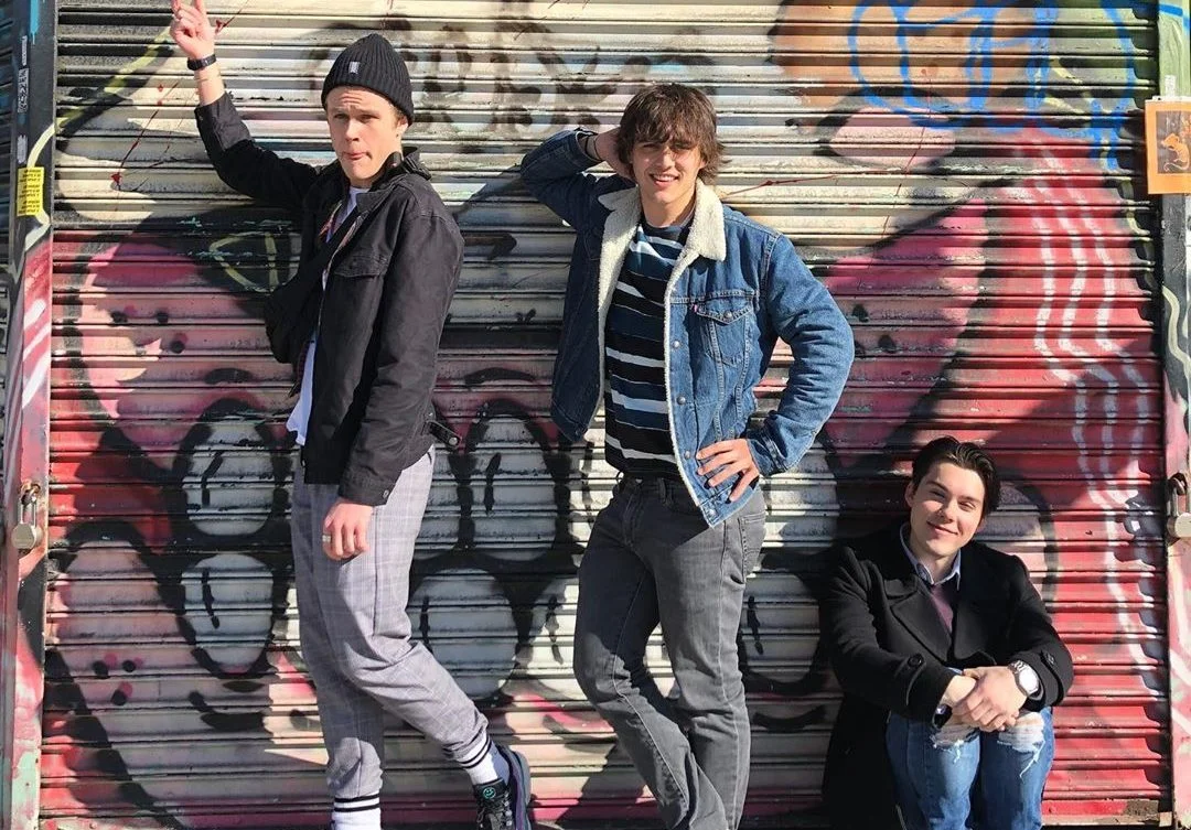 Boys de ‘Julie and The Phantoms’ estão curtindo muito o Havaí e só queriamos estar lá com eles!