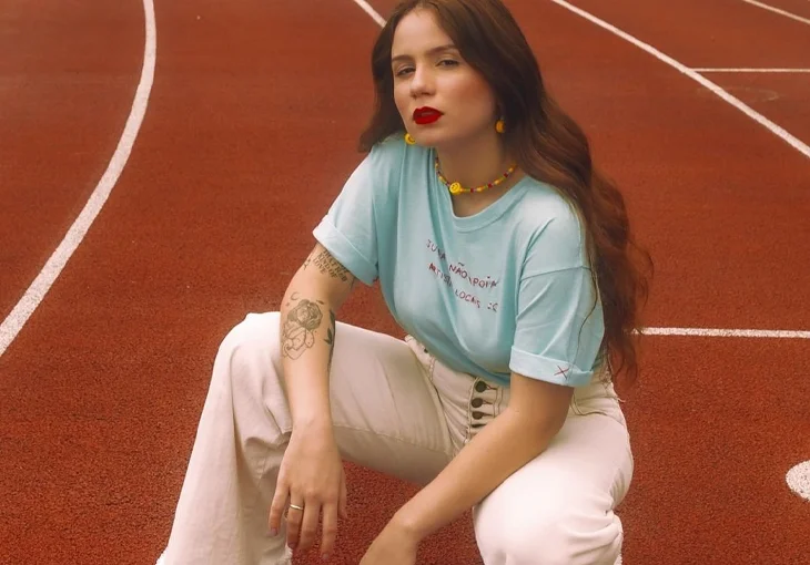 ‘Beijo de Judas’: Carol Biazin lança seu primeiro álbum com direito à clipe e parcerias incríveis!