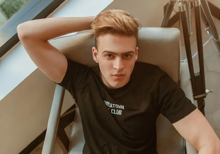 Jon Vlogs se joga na música e lança seu primeiro EP! Vem ouvir ‘Here I Go!’