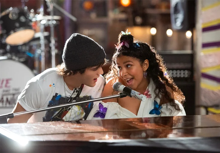 TUDUM: Madison Reyes e Charlie Gillespie falam sobre vir ao Brasil e cantam ‘Bright’ ao vivo!