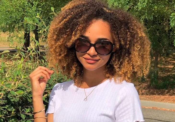 Vem ver os melhores covers da Mélanie, 17ª integrante do Now United!