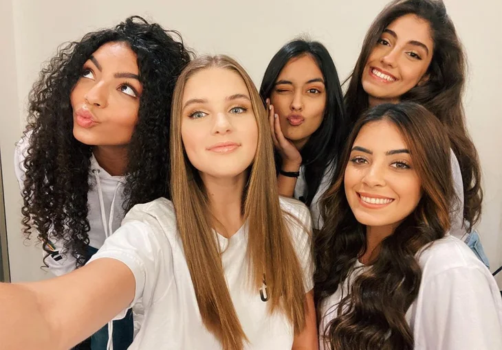 Você precisa ver a reação do Now United conhecendo a 17ª integrante do grupo!