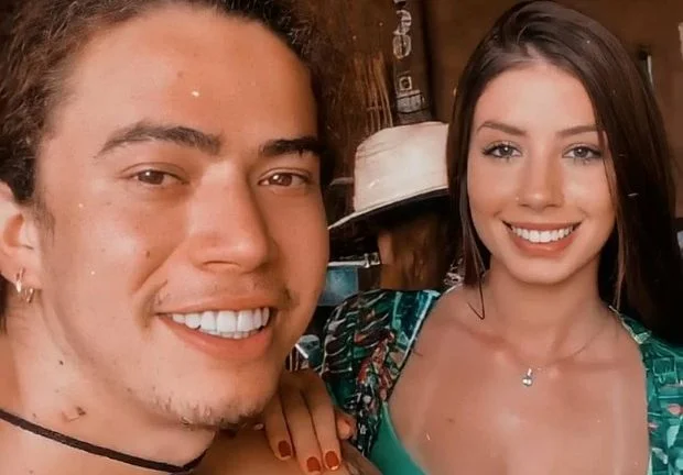 Whindersson Nunes apaixonado! Boy anuncia namoro e não deixa de brincar com o meme ‘meu casal’