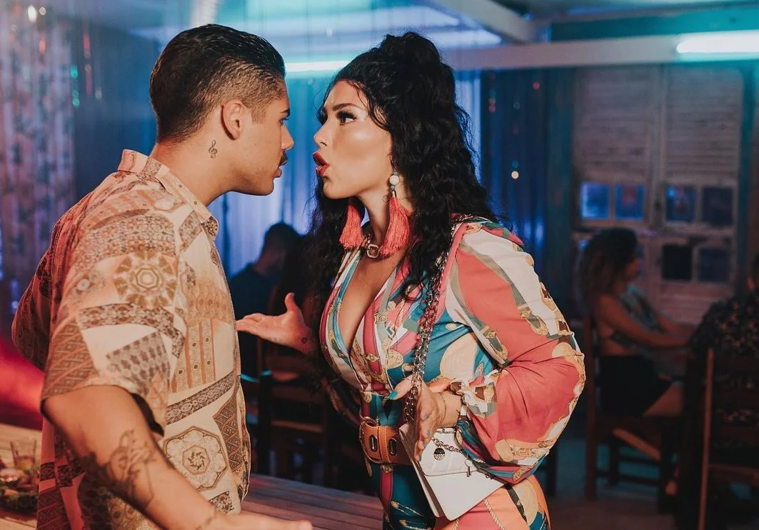 Virgínia acha que foi traída no novo clipe de Zé Felipe! Vem assistir