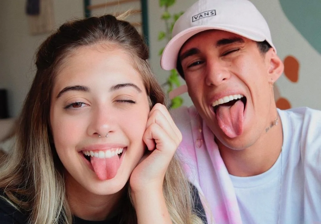 Ananda e Lucas Laypold vivem um casal em crise no clipe de “Amor Não Vai Embora”