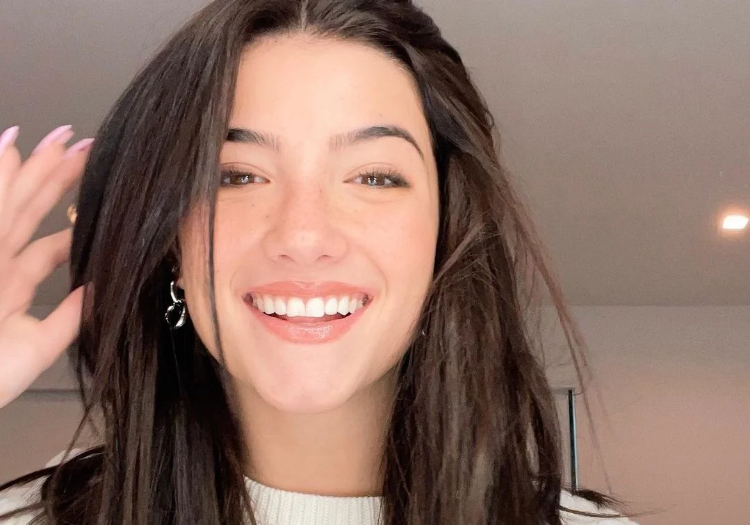Após Dixie D’Amelio ter TikTok hackeado, Charli está sem acesso à sua conta! Vem entender o que está acontecendo