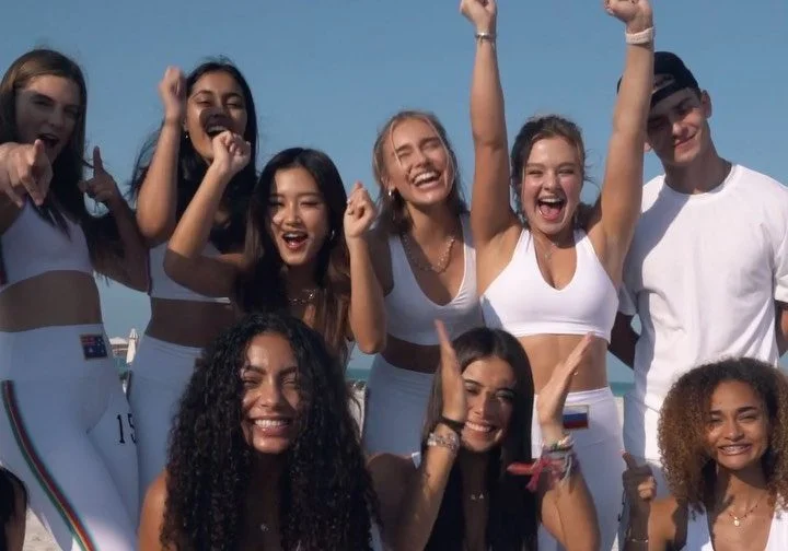 ‘Pas Le Choix’ tem estreia de Melanie no Now United, volta de Diarra e Hina soltando a voz pela primeira vez! Assista