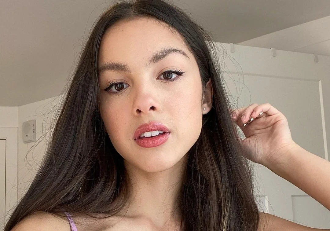 Olivia Rodrigo, de ‘High School Musical: The Musical’, já gravou seu primeiro EP! Vem saber de tudo