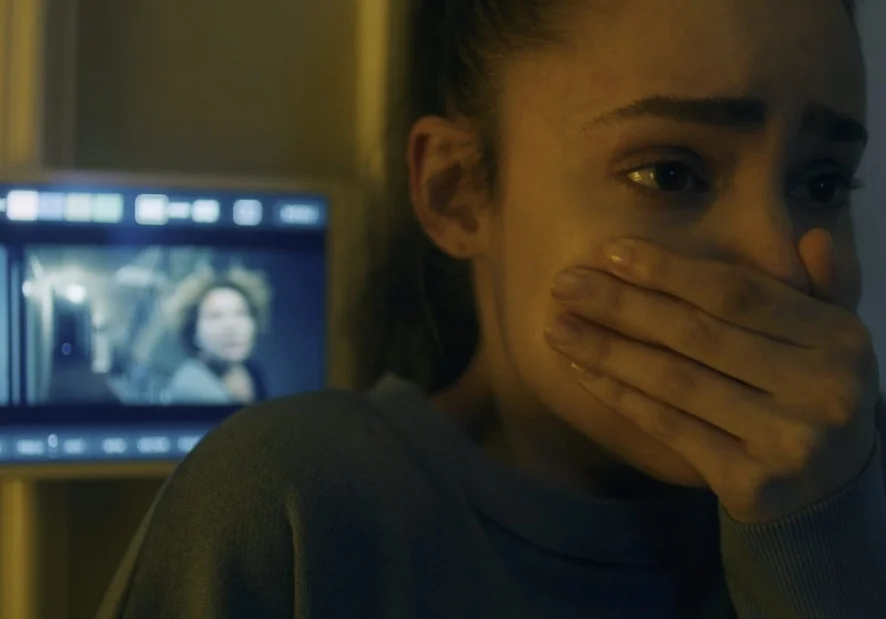 ‘Songbird’: Sofia Carson responde críticas sobre tema do filme e diz que é apenas uma história de amor