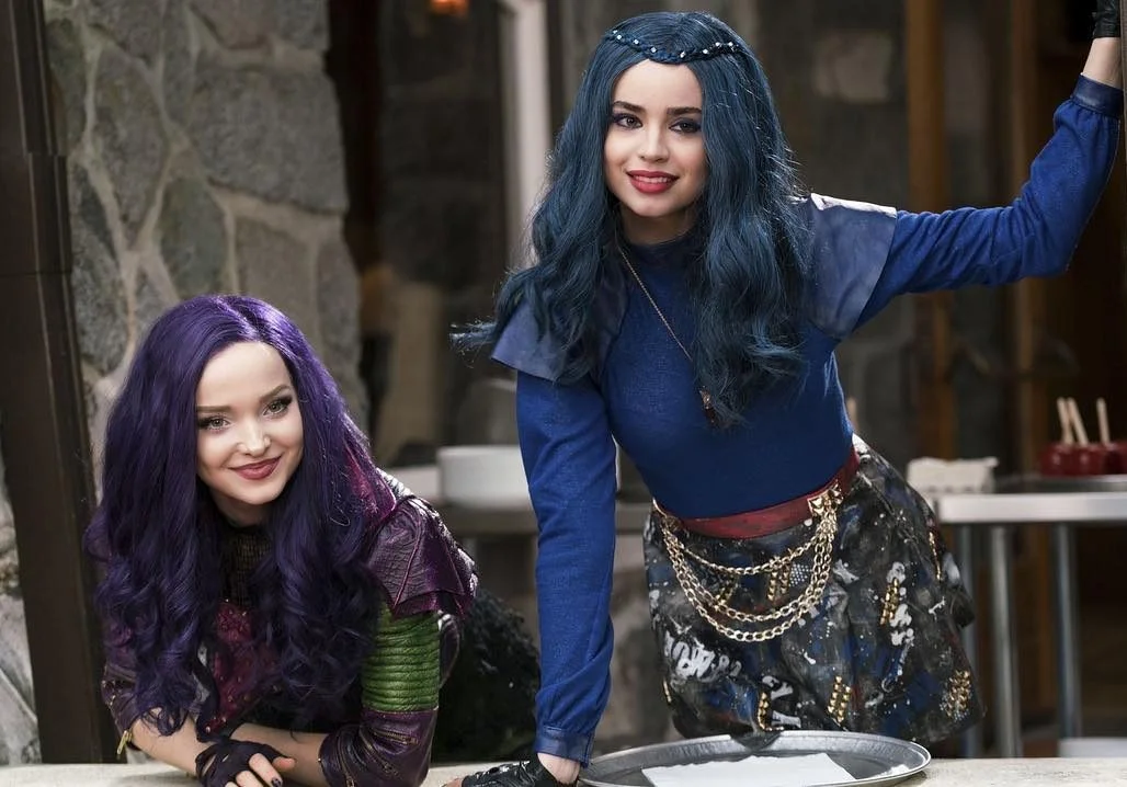 Sofia Carson ainda é amiga de Dove Cameron? Atriz abre o jogo sobre sua relação e projetos com a girl