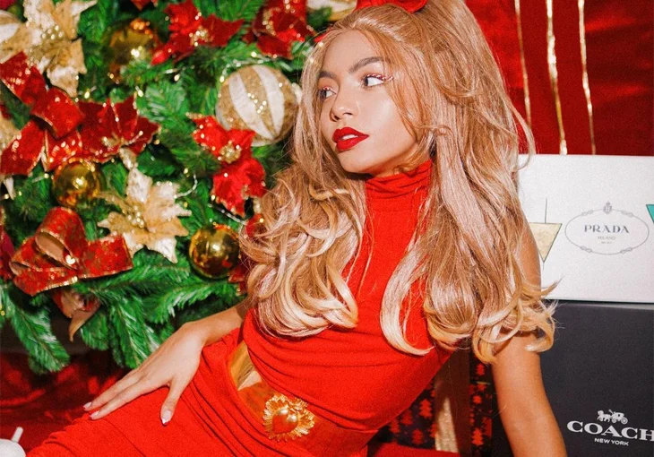 Chef Any Gabrielly? Você precisa ver a girl ensinando a fazer biscoitos de Natal!