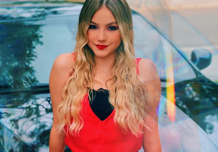 Bela Fernandes revela alguns famosos que já beijou, quem da internet teve uma rivalidade e mais!