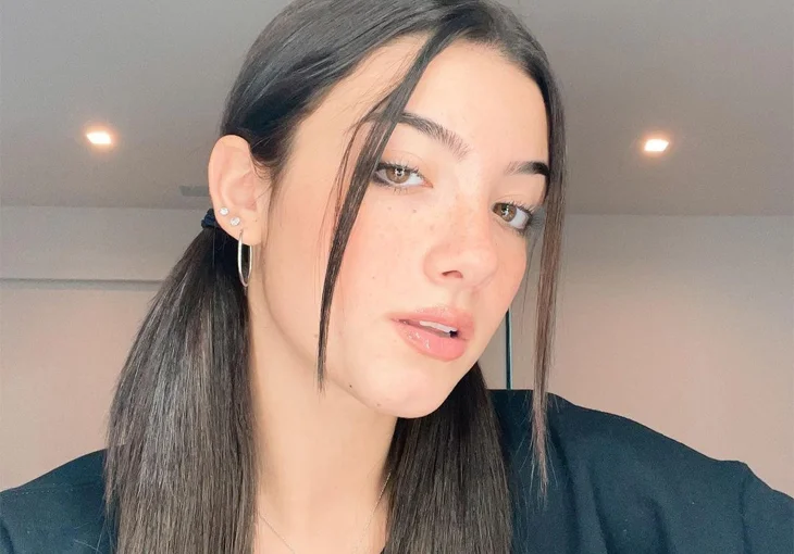 Charli D’Amelio fala sobre rumores de comprar seguidores no TikTok: “Muita gente acha isso”