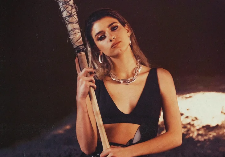 Por apenas um dia, Dixie D’Amelio sofre por crush em “One Whole Day”