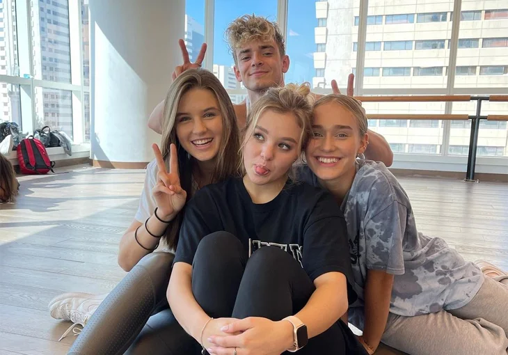 Você precisa ver o Now United arrasando no Especial de Natal do Disney Channel!