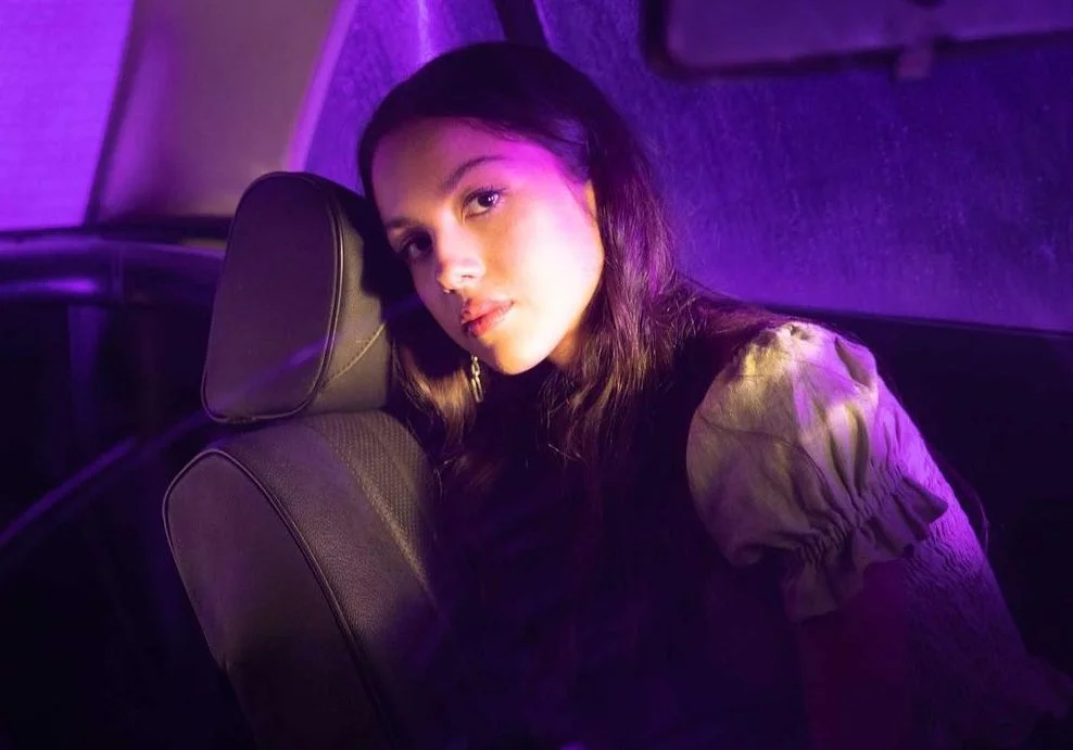 Olivia Rodrigo lança a profunda ‘Drivers License’ com direito a um clipe impecável!