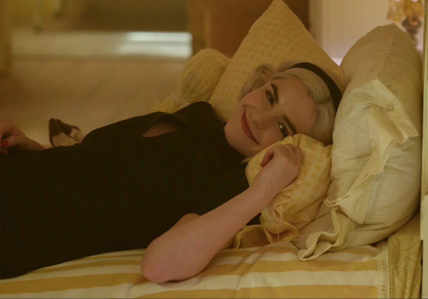 Tente não rir com os erros de gravação da parte 3 e 4 de ‘O Mundo Sombrio de Sabrina’