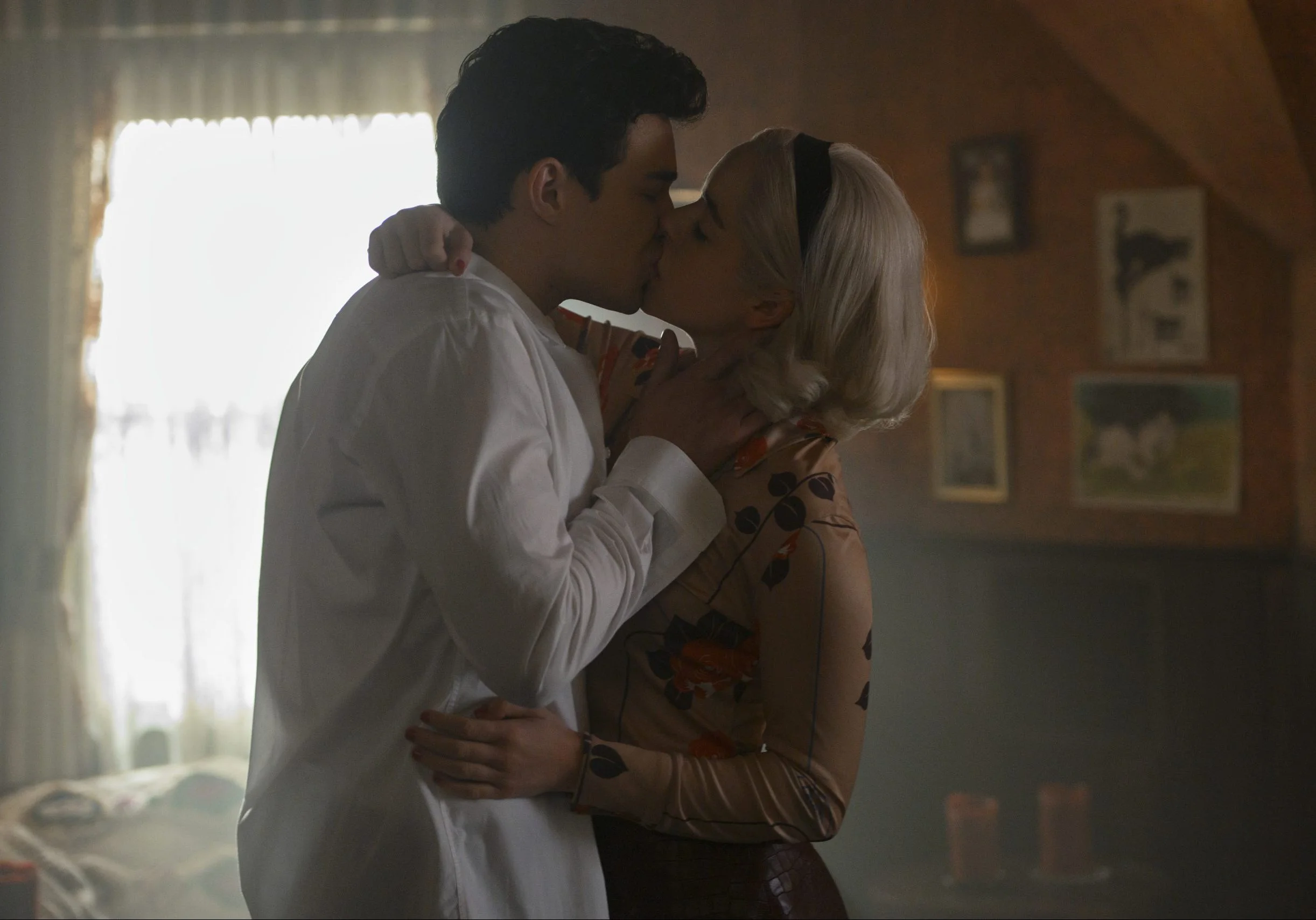 O adeus chegou! Elenco de ‘O Mundo Sombrio de Sabrina’ se despede da série com vídeo fofo