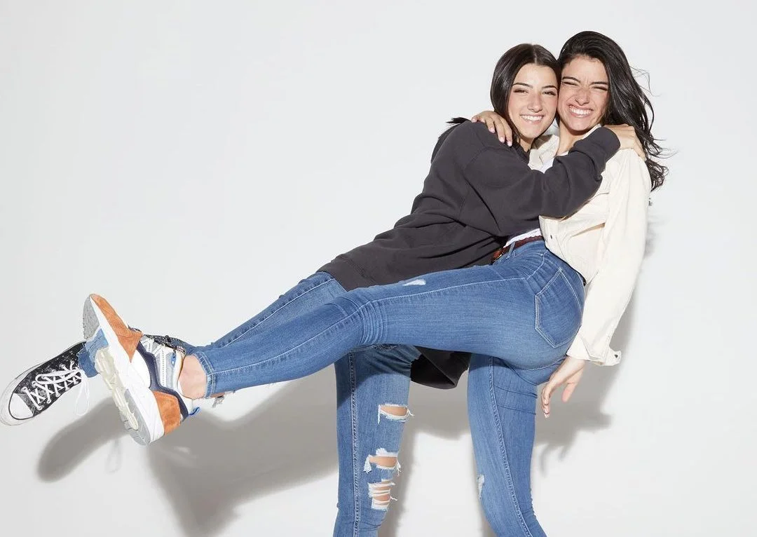 Charli ou Dixie D’Amelio? A gente te conta de quem você seria melhor amigx!