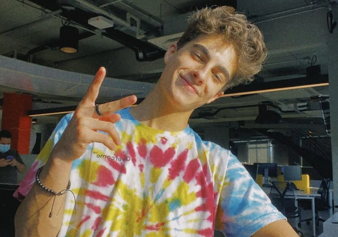 Lucas Burgatti desmente informações falsas e conta que será apresentador digital do ‘Rolê Gloob de Férias’!