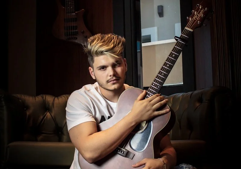 Cantor teen paranaense, João Anesi, está fazendo o maior sucesso no sertanejo e lançará DVD em breve!