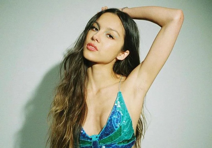 Diretor de ‘Drivers License’ elogia Olivia Rodrigo e abre o jogo sobre teorias envolvendo a música