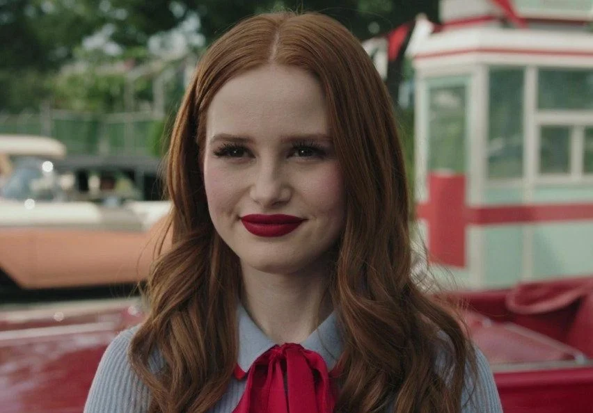 Madelaine Petsch comenta sobre amadurecimento de Cheryl em ‘Riverdale’: “Está mais motivada do que nunca”