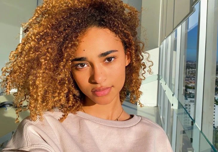 Em português, Mélanie Thomas, do Now United, fala sobre vir ao Brasil!