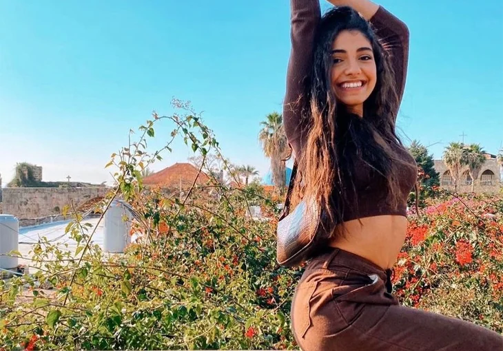 Com vídeo emocionante, Now United conta história de Nour Ardakani até entrar no grupo