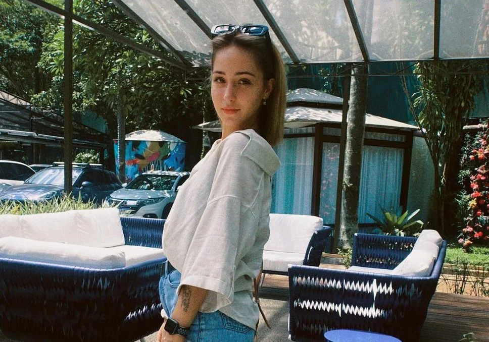 A pedido de fãs, Mharessa abre as portas do seu quarto e mostra com detalhes o espaço! Assista