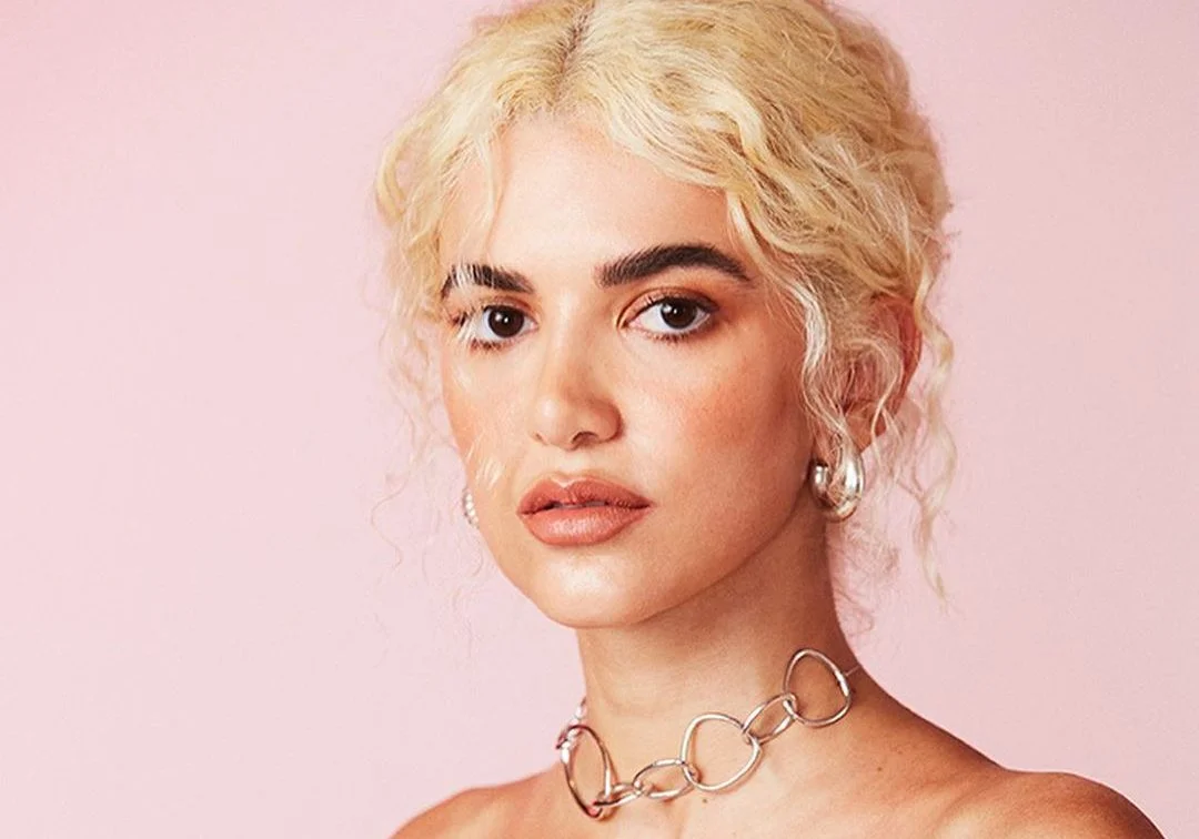 Com vídeo divertido e criativo, Manu Gavassi anuncia ser a nova integrante do #TeamGalaxy