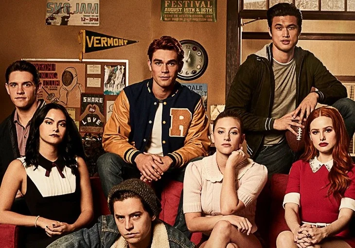 ‘Riverdale 5’: Showrunner fala sobre os términos e novos casais após salto temporal