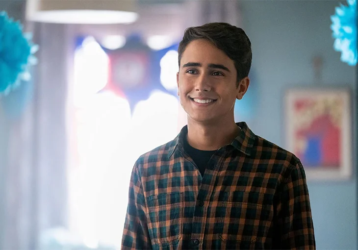 Dancinhas entre cenas, comida japonesa voando e mais! Vem ver os erros de gravação de ‘Love, Victor’