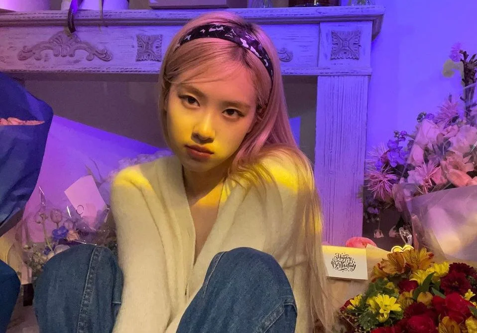 Rosé, do BLACKPINK, entrega tudo em seu projeto solo ‘R’! Vem ouvir ‘On The Groung’ e ‘Gone’