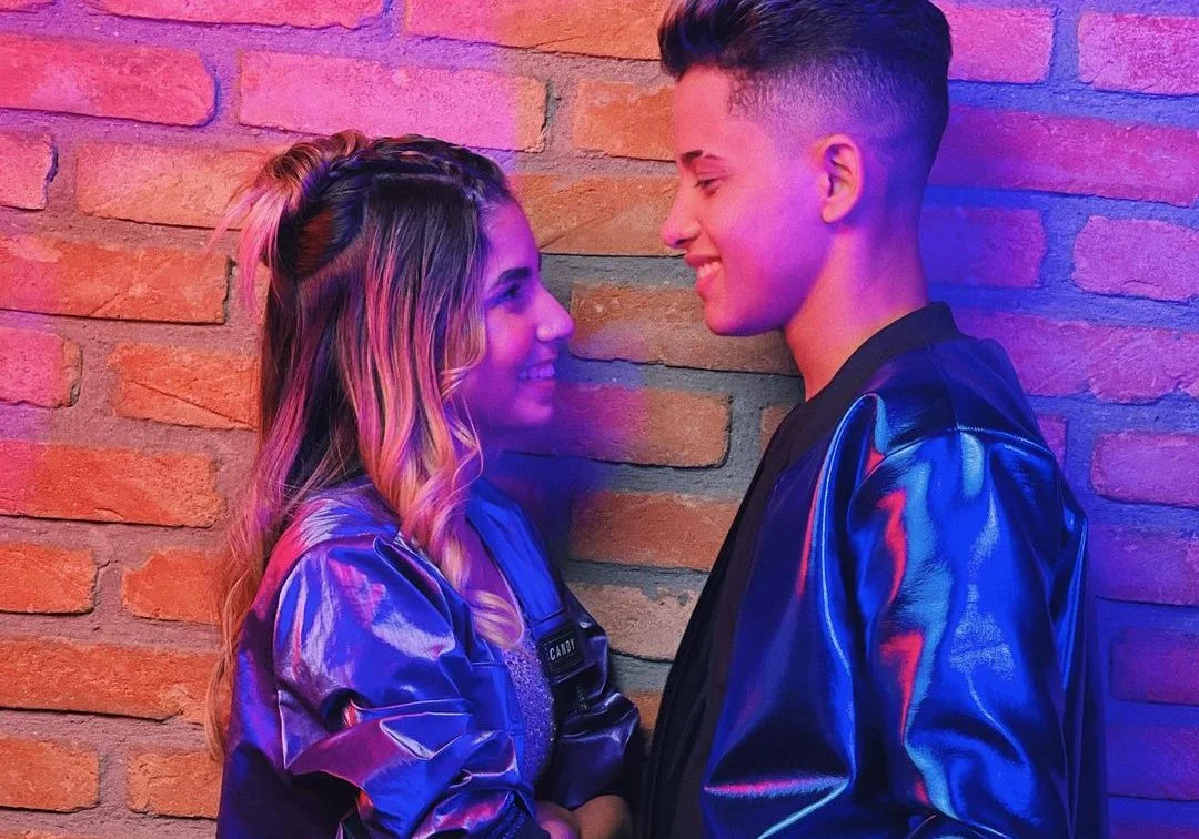 Casalzão! Felipinho e Gabyy estão juntos no clipe ‘Anti-recaída’, nova música do boy