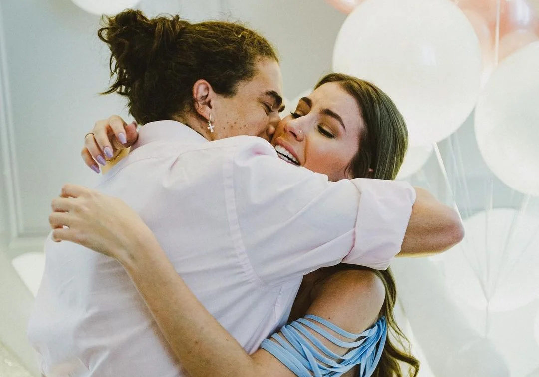 Após chá revelação e pedido de casamento, Maria Lina expõe mensagens de ódio que recebeu